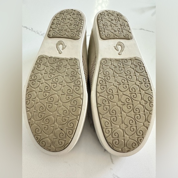 OLUKAI Slip-On Everyday Shoes! - Picture 5 of 7